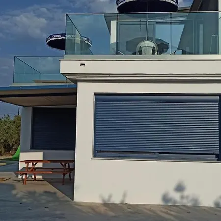 Apartment Beautiful Beachfront Apartment In Lixouri Greece