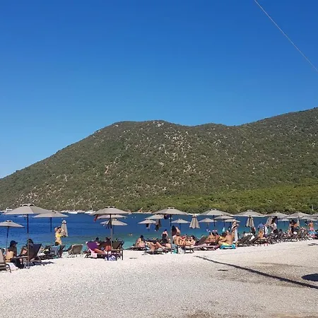 Apartment Beautiful Beachfront Apartment In Lixouri Greece *