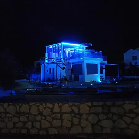 Apartment Beautiful Beachfront Apartment In Lixouri Greece *
